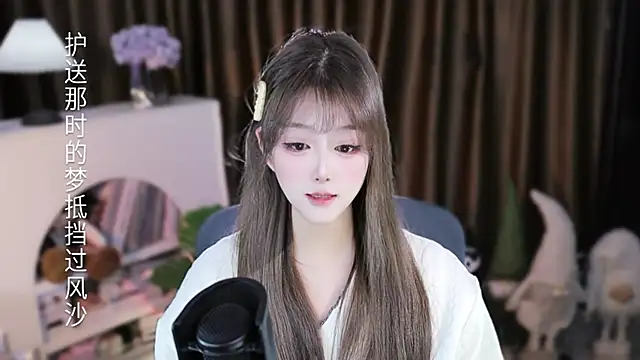 Snapshot of Arwyn-rr chatting on 02-07-26, 12:57 Arwyn-rr online show from 02-07-26, 12:57