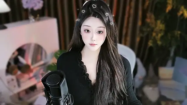 Snapshot of Arwyn-rr chatting on 11-17-25, 10:41 Arwyn-rr online show from 11-17-25, 10:41