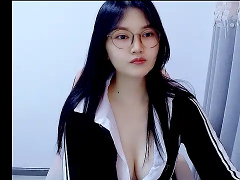 Snapshot of Little-sweet chatting on 10-21-25, 01:49 Little-sweet online show from 10-21-25, 01:49