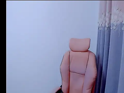Snapshot of Little-sweet chatting on 10-12-25, 01:18 Little-sweet online show from 10-12-25, 01:18