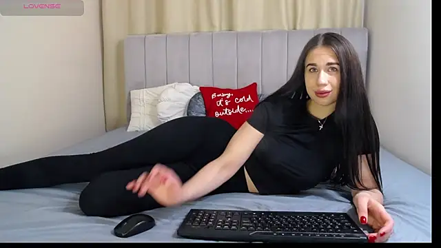 Snapshot of Erikka__ chatting on 02-01-26, 01:42 Erikka online show from 02-01-26, 01:42