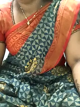 Snapshot of MaaliiiPonuTamil chatting on 06-18-26, 01:48 MaaliiiPonuTamil online show from 06-18-26, 01:48