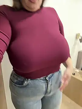 Snapshot of Your_Hot_Sister01 chatting on 12-14-24, 10:02 Your Hot Sister01 online show from 12-14-24, 10:02