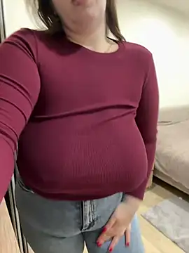 Snapshot of Your_Hot_Sister01 chatting on 01-18-25, 02:12 Your Hot Sister01 online show from 01-18-25, 02:12