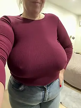 Snapshot of Your_Hot_Sister01 chatting on 02-22-25, 12:51 Your Hot Sister01 online show from 02-22-25, 12:51