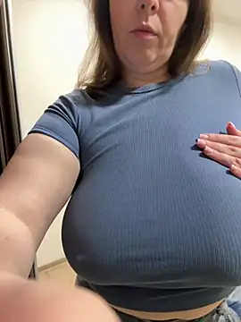 Snapshot of Your_Hot_Sister01 chatting on 12-08-24, 07:15 Your Hot Sister01 online show from 12-08-24, 07:15