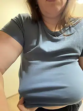 Snapshot of Your_Hot_Sister01 chatting on 12-21-24, 02:47 Your Hot Sister01 online show from 12-21-24, 02:47