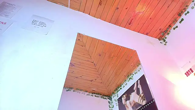 Snapshot of Naia_x chatting on 02-05-26, 08:04 Naia x online show from 02-05-26, 08:04