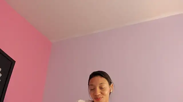 lupeebony online show from 06-18-26, 07:41