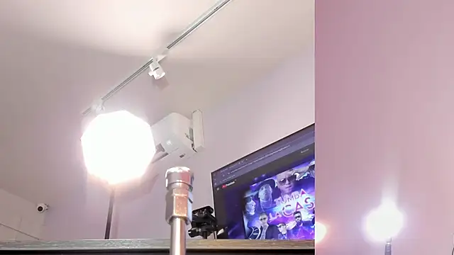 lupeebony online show from 05-22-26, 07:56