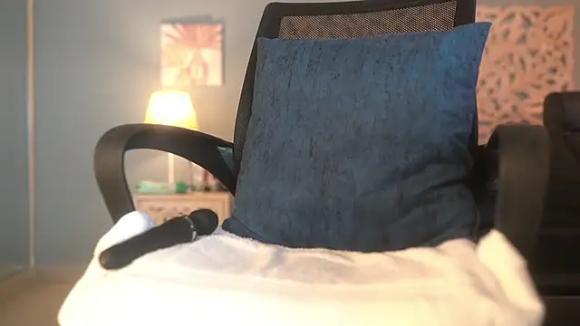 lupeebony online show from 11-22-25, 07:13