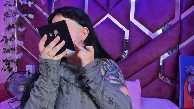 Snapshot of Victoria_Rossy chatting on 02-05-26, 08:04 Victoria Rossy online show from 02-05-26, 08:04