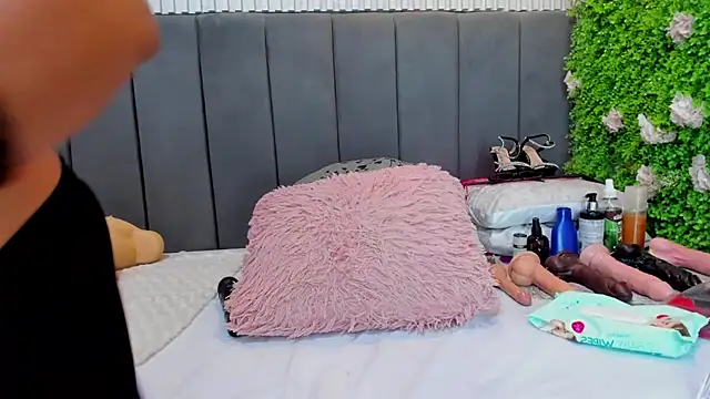 Michelle busty online show from 11-29-25, 04:45