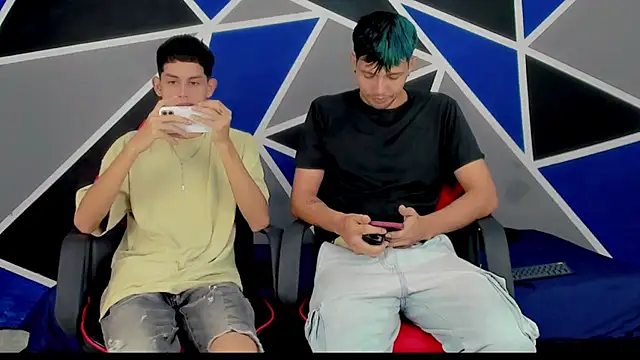 Snapshot of migueyalejo_teens chatting on 02-16-25, 01:58 migueyalejo teens online show from 02-16-25, 01:58