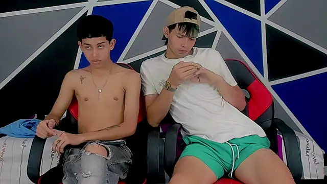 Snapshot of migueyalejo_teens chatting on 01-29-25, 02:30 migueyalejo teens online show from 01-29-25, 02:30