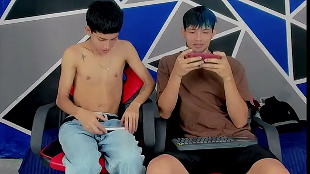 Snapshot of migueyalejo_teens chatting on 02-05-25, 03:23 migueyalejo teens online show from 02-05-25, 03:23