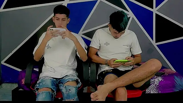 Snapshot of migueyalejo_teens chatting on 03-04-25, 02:06 migueyalejo teens online show from 03-04-25, 02:06