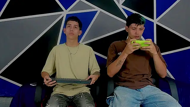 Snapshot of migueyalejo_teens chatting on 03-13-25, 04:16 migueyalejo teens online show from 03-13-25, 04:16