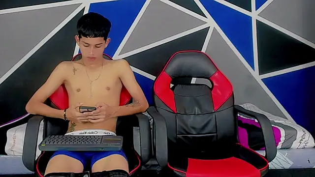 Snapshot of migueyalejo_teens chatting on 01-28-25, 06:49 migueyalejo teens online show from 01-28-25, 06:49