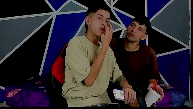 Snapshot of migueyalejo_teens chatting on 02-27-25, 04:24 migueyalejo teens online show from 02-27-25, 04:24