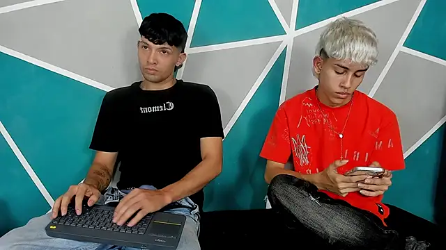 migueyalejo teens online show from 10-31-25, 04:20