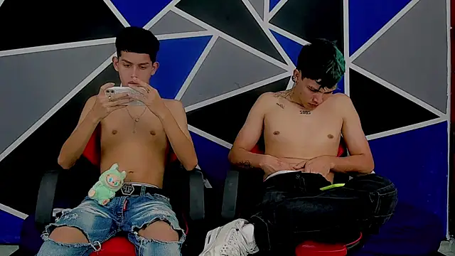 Snapshot of migueyalejo_teens chatting on 03-16-25, 05:36 migueyalejo teens online show from 03-16-25, 05:36