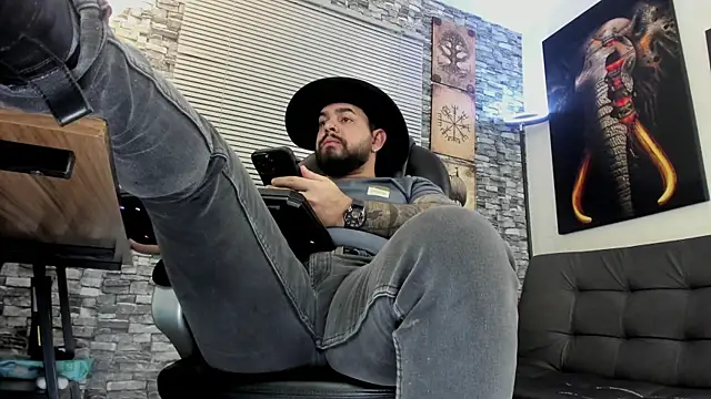Snapshot of Ethan_Castellano chatting on 06-22-26, 10:18 Ethan Castellano online show from 06-22-26, 10:18