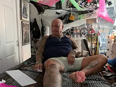 joeytatts66 online show from 10-01-25, 01:22