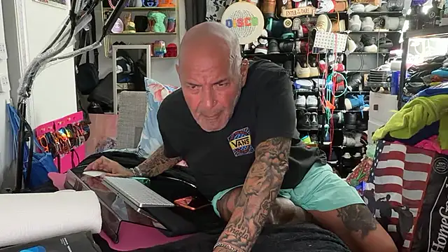 joeytatts66 online show from 06-18-26, 02:10