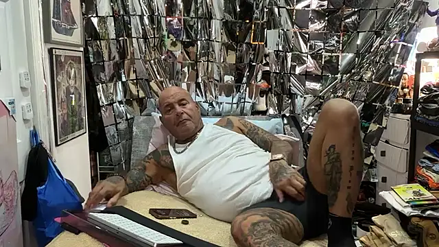 joeytatts66 online show from 04-10-26, 02:51