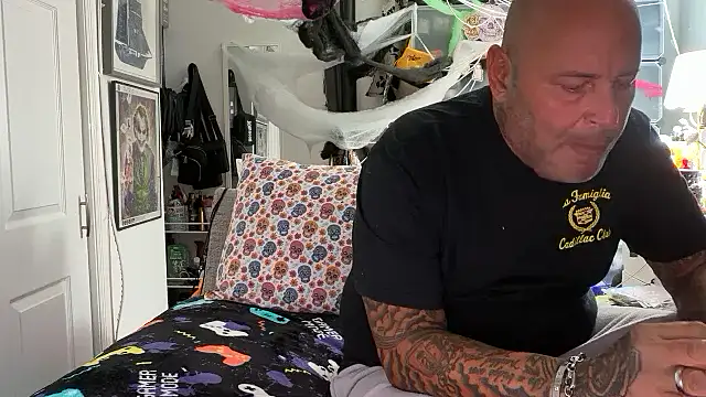 joeytatts66 online show from 10-03-25, 01:42