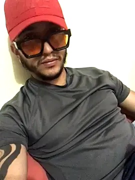 Snapshot of kmilo2405 chatting on 12-17-25, 10:48 kmilo2405 online show from 12-17-25, 10:48