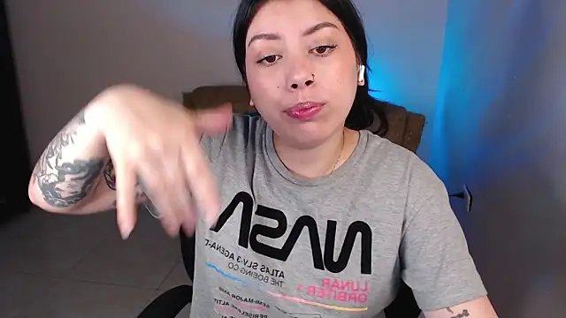 iam emy online show from 04-26-26, 03:37