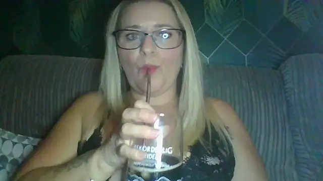 SweetXCandyX online show from 11-02-25, 07:19