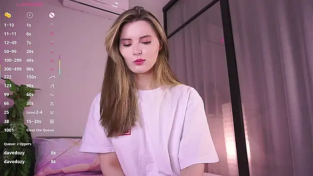 LoraDevon online show from 10-29-25, 05:23