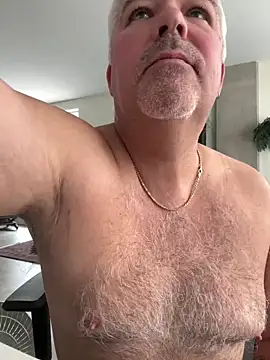 Snapshot of aarosteev2 chatting on 03-11-25, 02:18 aarosteev2 online show from 03-11-25, 02:18