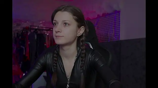 Snapshot of Kathleen_Meow chatting on 10-19-25, 09:45 Kathleen Meow online show from 10-19-25, 09:45