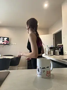 Kathleen Meow online show from 12-17-25, 07:13