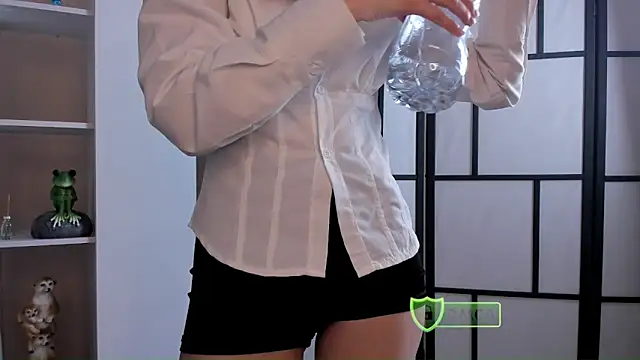 Snapshot of NoreenAtlee chatting on 12-23-24, 01:03 NoreenAtlee online show from 12-23-24, 01:03