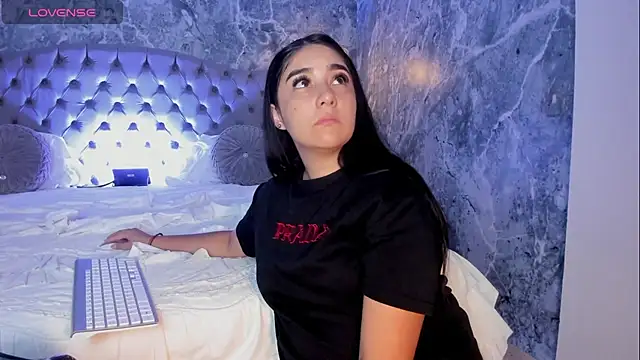 Belliinda 21 online show from 10-22-25, 07:02