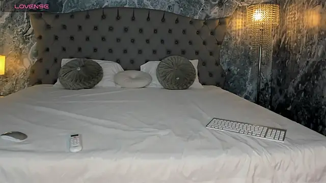 Belliinda 21 online show from 11-15-25, 07:18