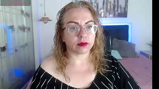 Snapshot of Tania_Goddess_ chatting on 10-07-25, 02:51 Tania Goddess  online show from 10-07-25, 02:51