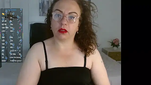 Snapshot of Tania_Goddess_ chatting on 09-17-25, 02:08 Tania Goddess  online show from 09-17-25, 02:08