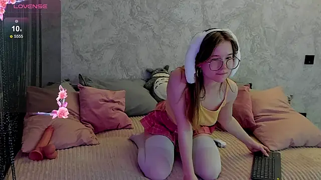 Snapshot of Hibisceae chatting on 11-28-25, 06:19 Hibisceae online show from 11-28-25, 06:19