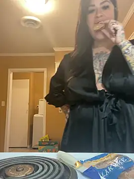 Snapshot of TexasTattooedHouseWife chatting on 03-18-25, 12:39 TexasTattooedHouseWife online show from 03-18-25, 12:39