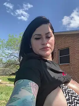 Snapshot of TexasTattooedHouseWife chatting on 03-18-25, 07:33 TexasTattooedHouseWife online show from 03-18-25, 07:33
