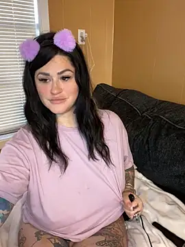 Snapshot of TexasTattooedHouseWife chatting on 02-20-25, 04:03 TexasTattooedHouseWife online show from 02-20-25, 04:03