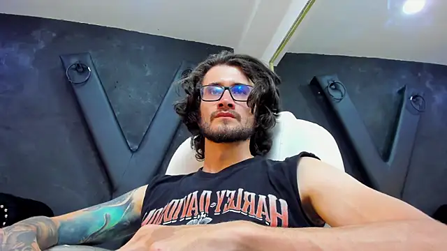 Loggan donnelly online show from 03-23-25, 02:37