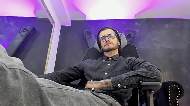 Loggan donnelly online show from 10-08-25, 09:04