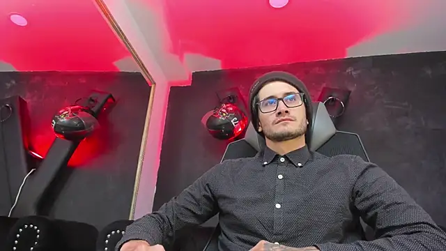 Loggan donnelly online show from 09-11-25, 08:53